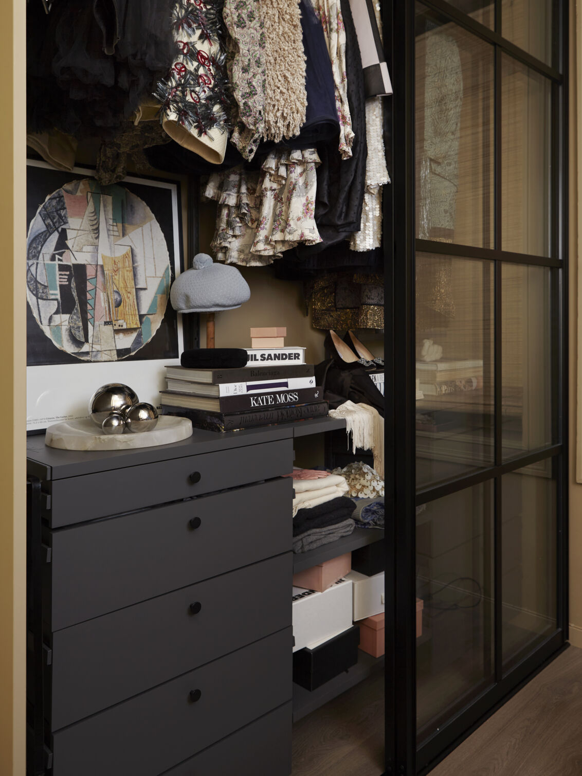 Décor+ by Elfa wardrobe in grey with Artic sliding doors in glass with black frame.