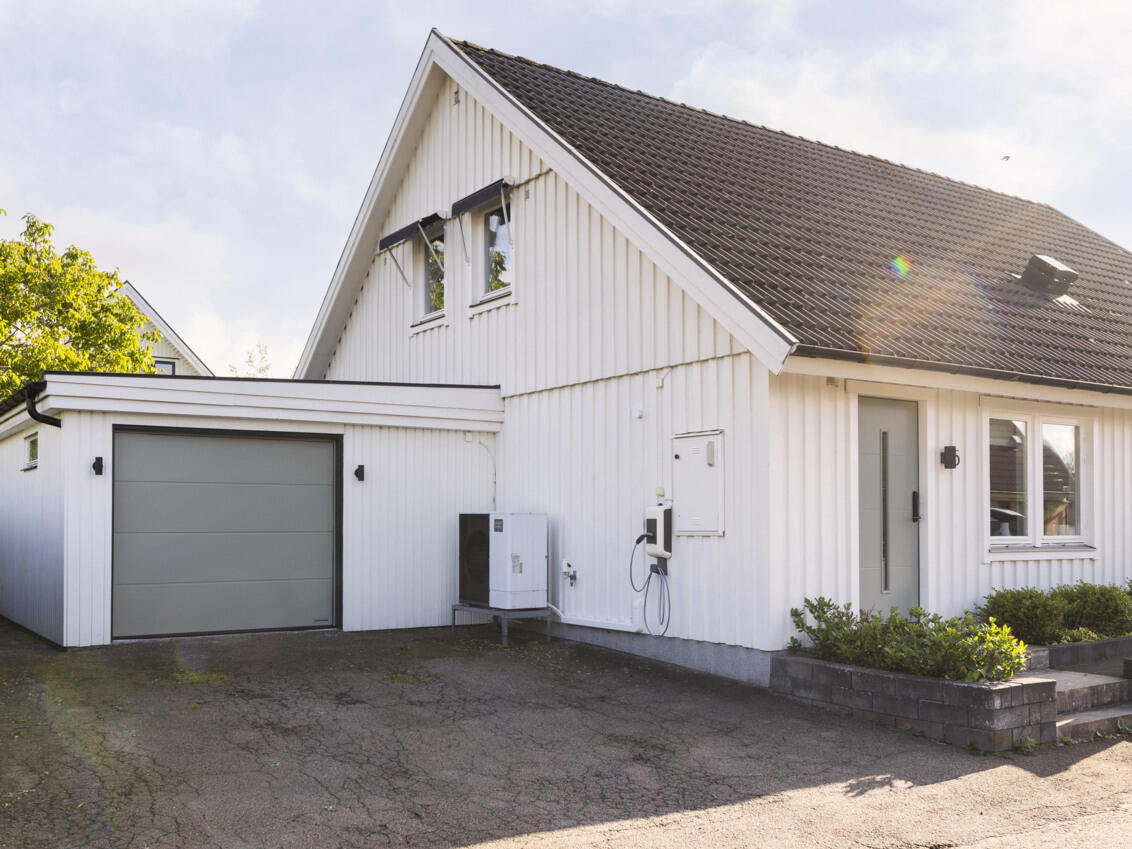 The family house with the new garage door in the same colour as the front door.