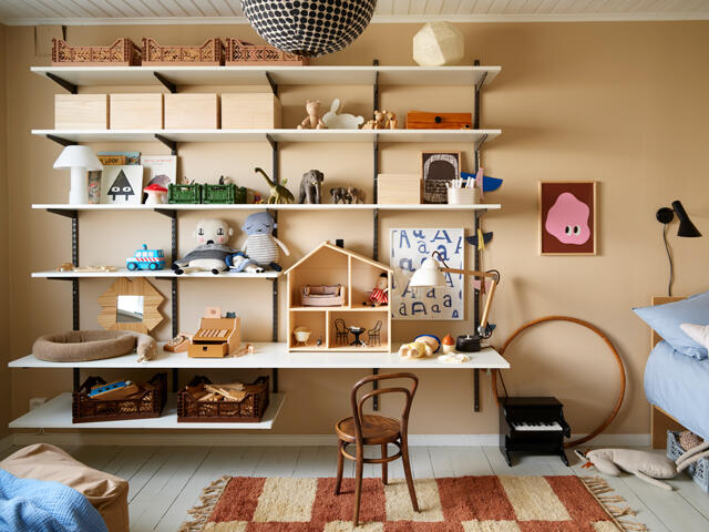Children's room with storage on the wall