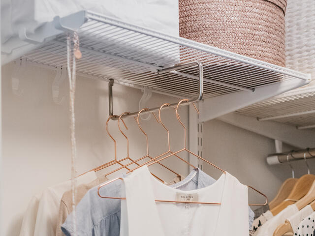 Vestidor con colgador frontal