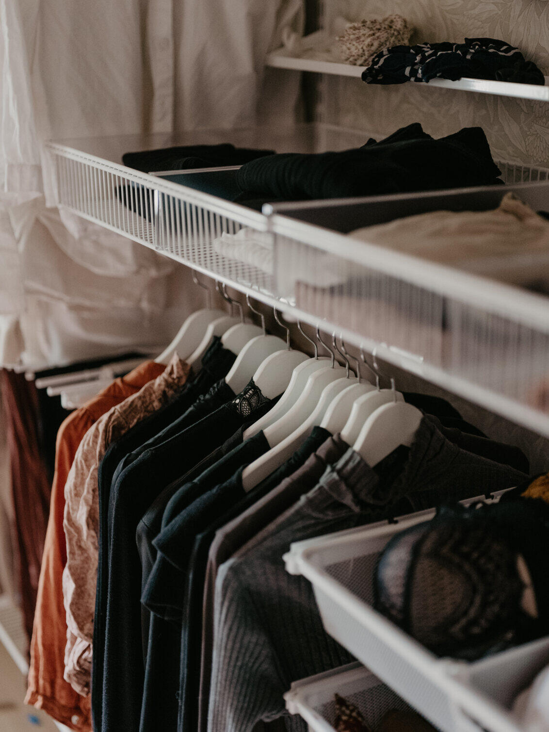 Almacenamiento de ropa de Elfa