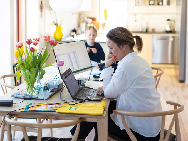 The problem was though, wooden tables and colorful tulips