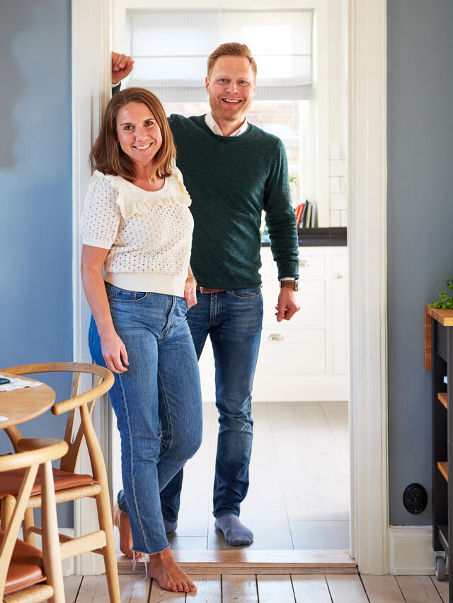 Puerta de Johanna Permsjö Hemmet con suelo de madera, lista para soluciones de almacenamiento