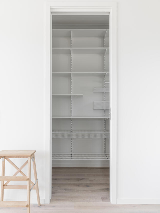 Cocina Cecilia M K con once estantes