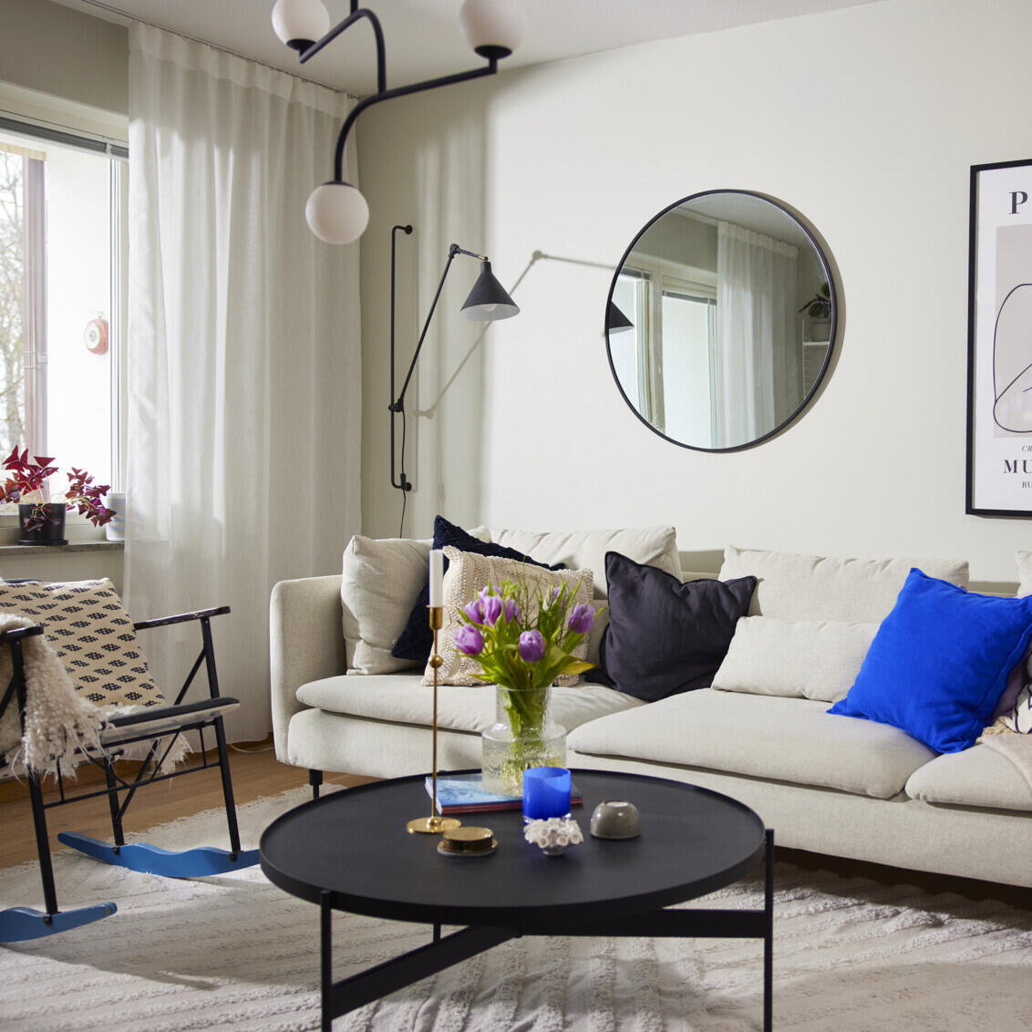 Frida and Kalle's living room awaits the Elfa solution