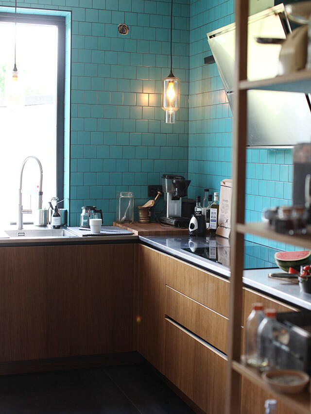 Maria visit the kitchen