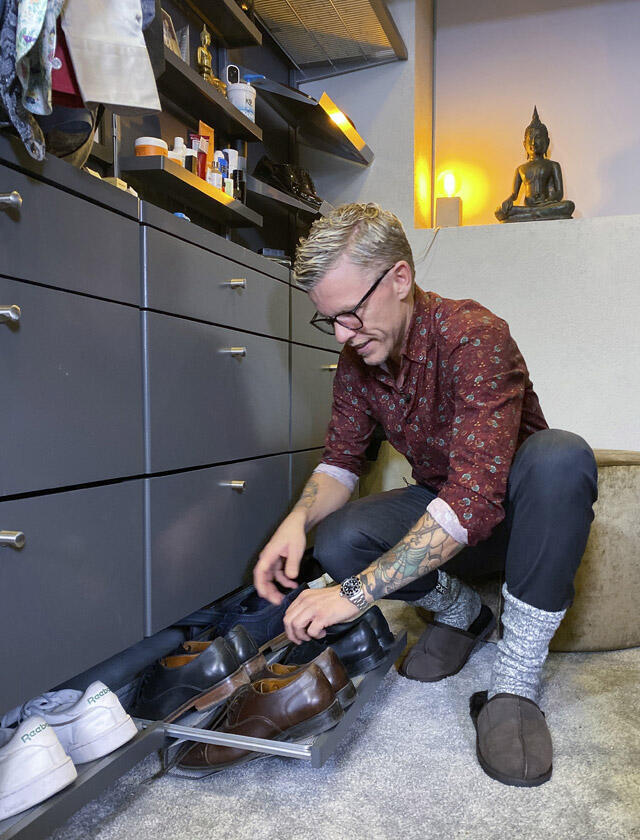 Elfa drawer system with pull-out shoe storage solution