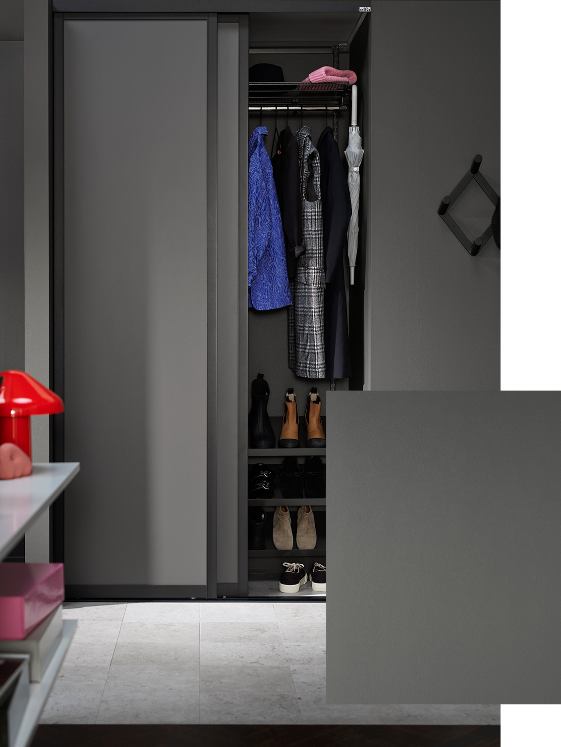 Elfan Artic-liukuovet grafiitinharmaat.