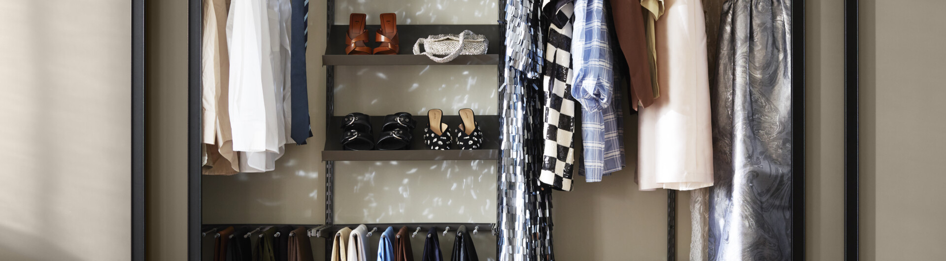 Kleshylle med skyvedører Artic.