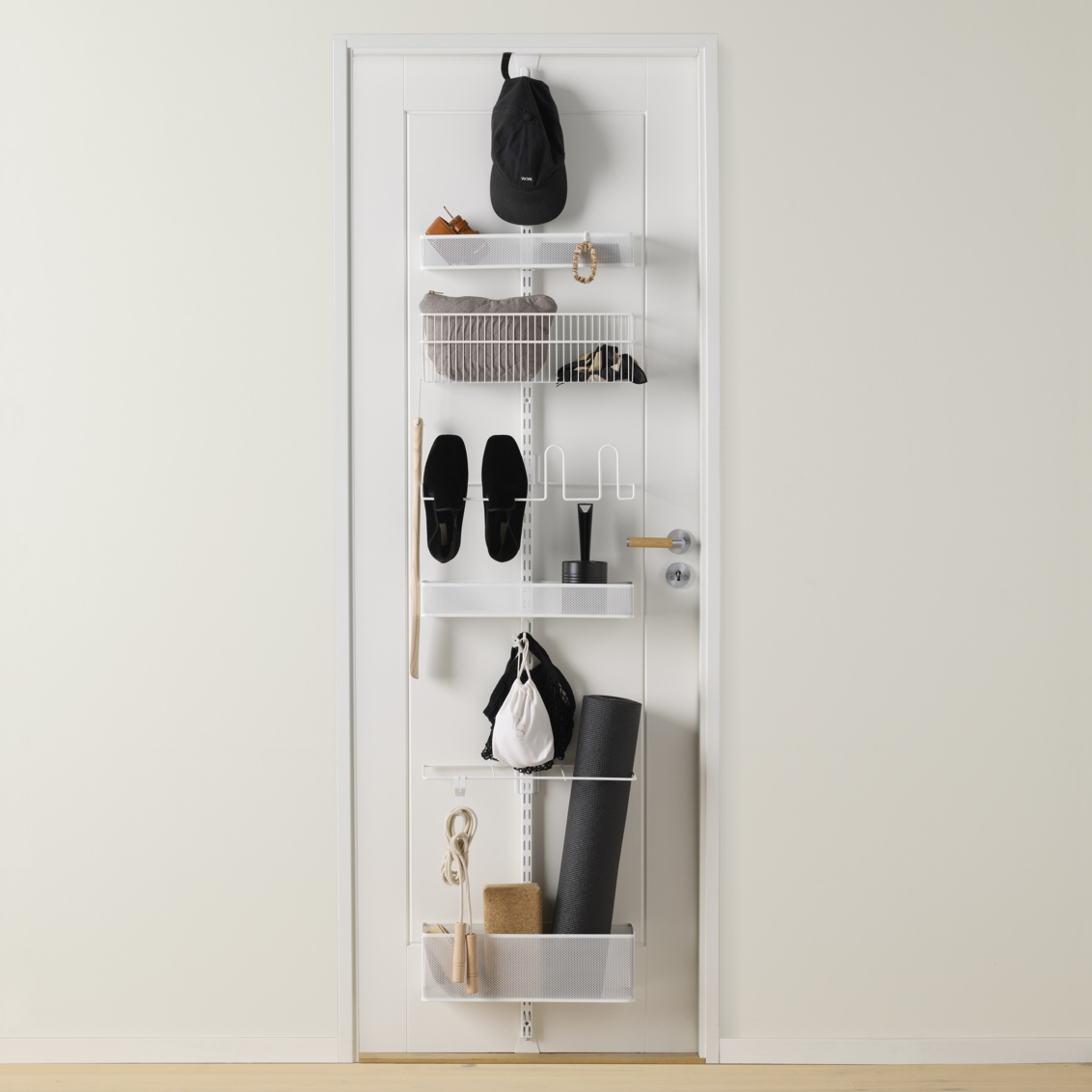 Eine Übersicht über das Classic by Elfa Sortiment für Türen.