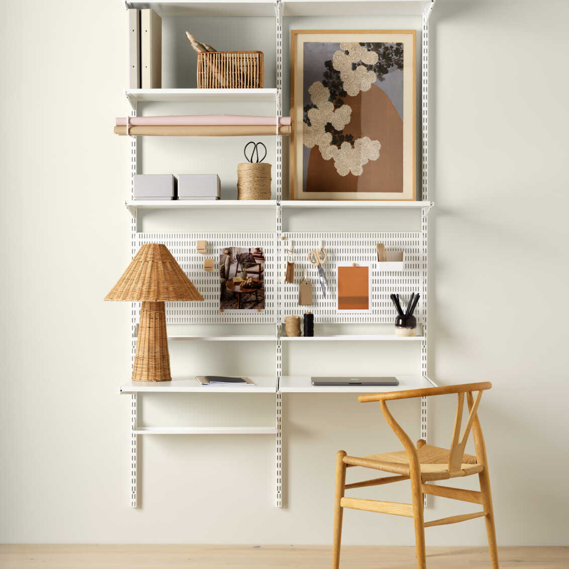  Eine Übersicht über das Classic by Elfa-Sortiment für das Homeoffice.