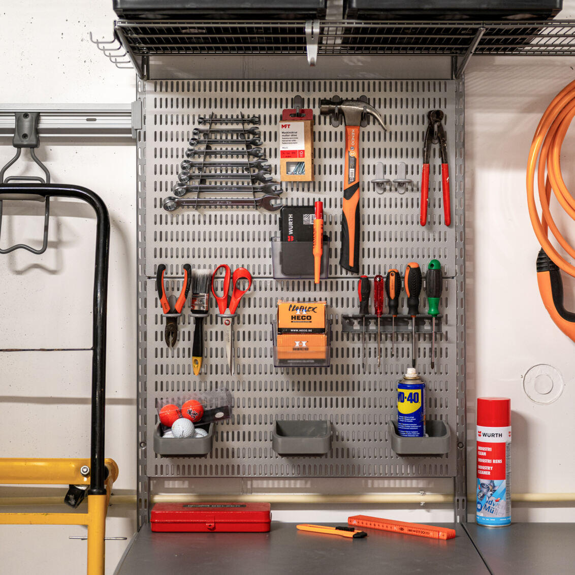 Smart og enkel organisering med oppbevaringstavle og kroker fra Elfa